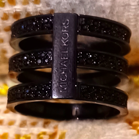Michael Kors ring ! - Picture 1 of 8
